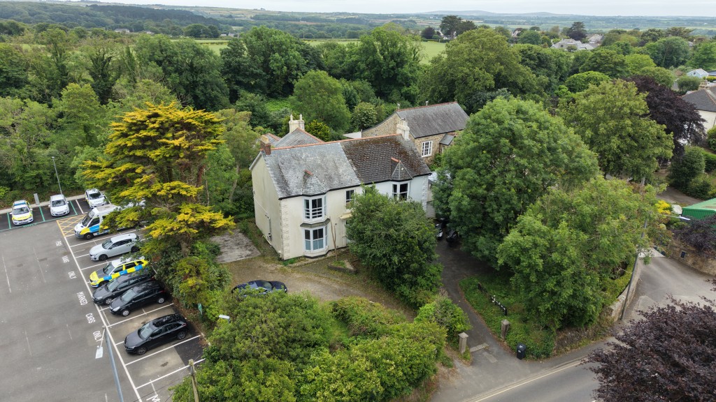 Lot: 133 - SEMI-DETACHED HOUSE IN NEED OF RENOVATION WITH PLANNING FOR DETACHED ANNEXE - Front of the property